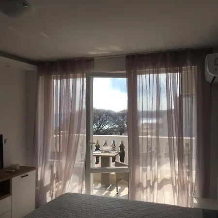 Apartment студио симона 2 - първа линия море